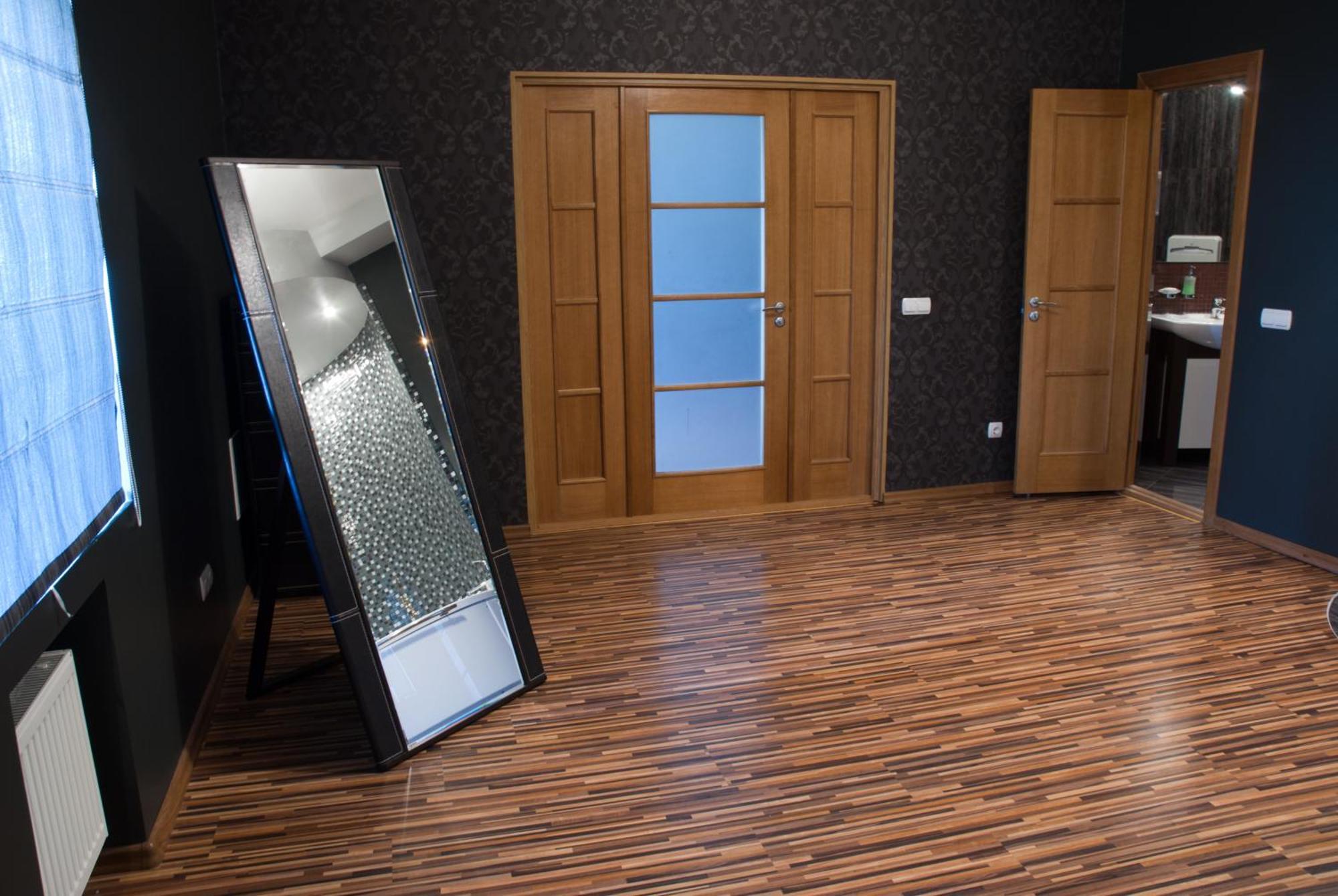 Tsentralniy Hotel Khmelʼnytsʼkyy Exterior foto